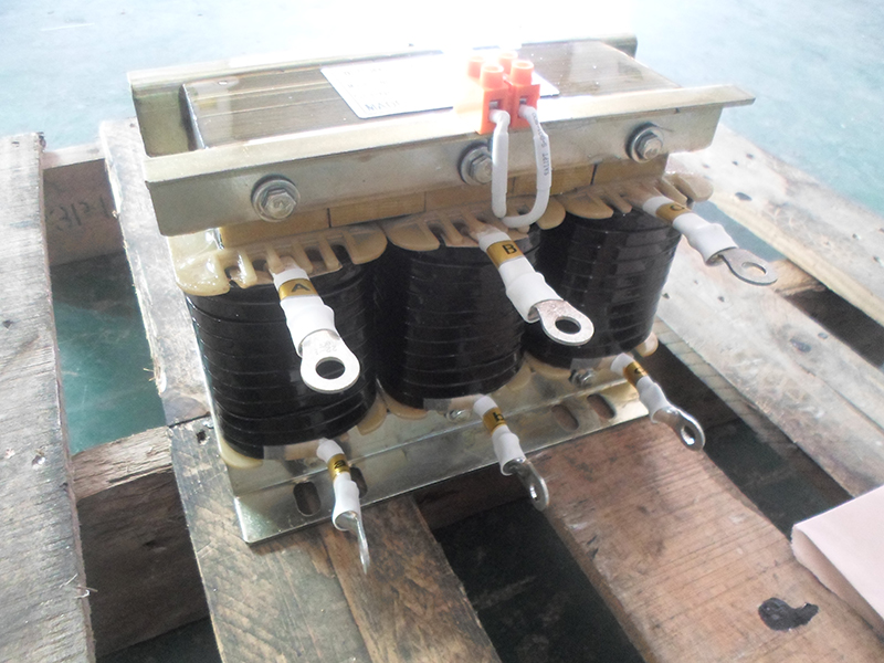 Three phase reactor
